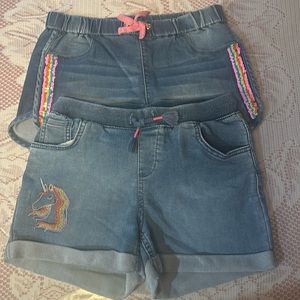 Girls shorts 2 pieces.